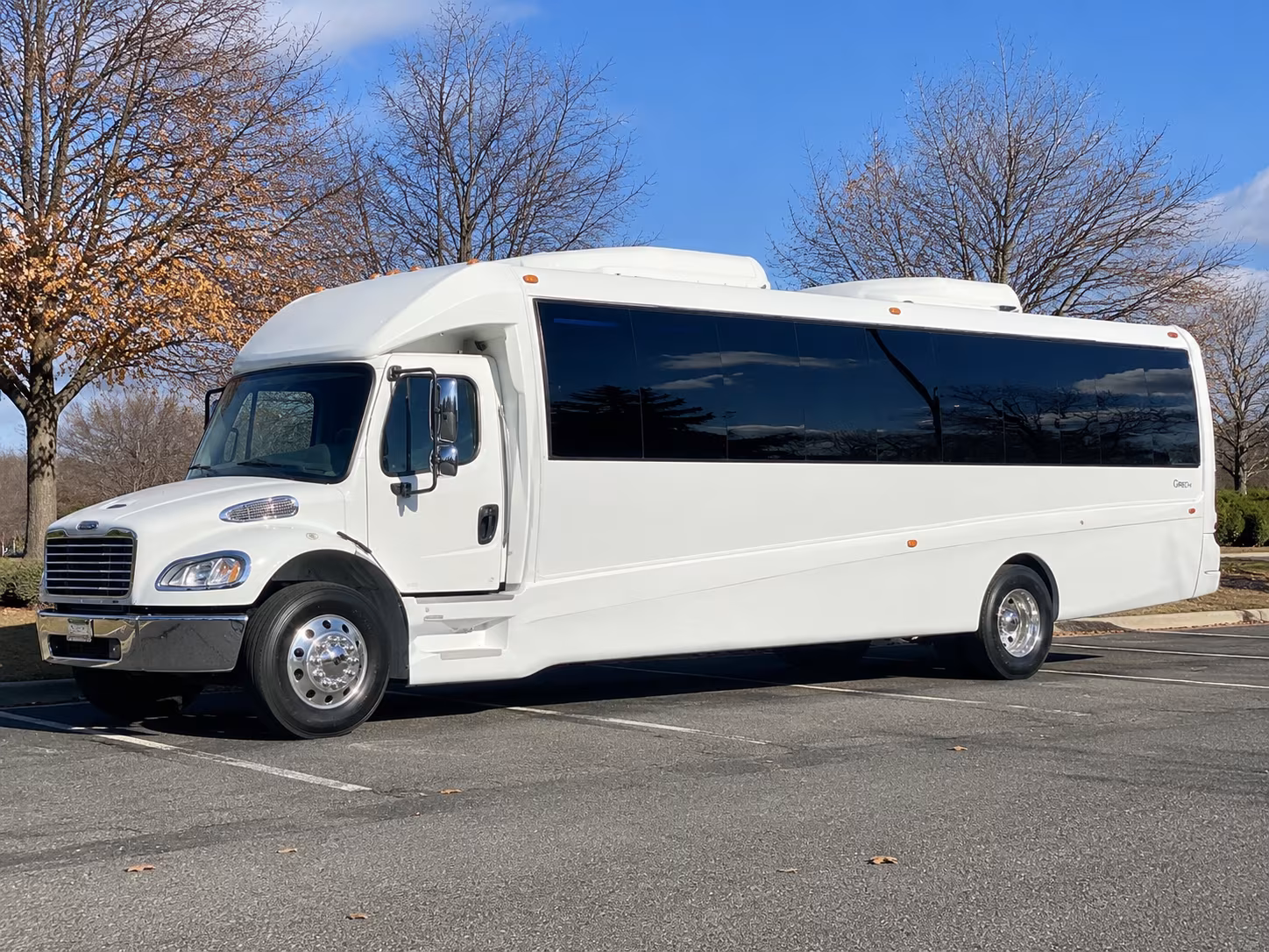 party buses to the hotel roanoke make the grandest entrance on prom night